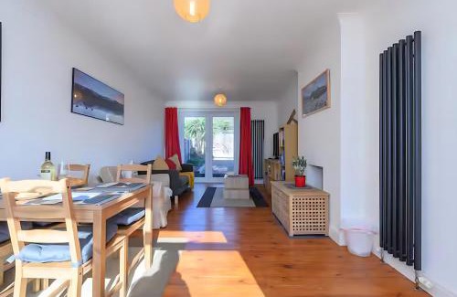 Roundhay House | Chapel Allerton Family Bliss - Near Roundhay Park Pass the Keys