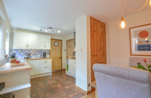 Martlesham Heath Cottage | CHAPEL COTTAGE, NEWBOURNE, pet friendly, with open fire in Woodbridge