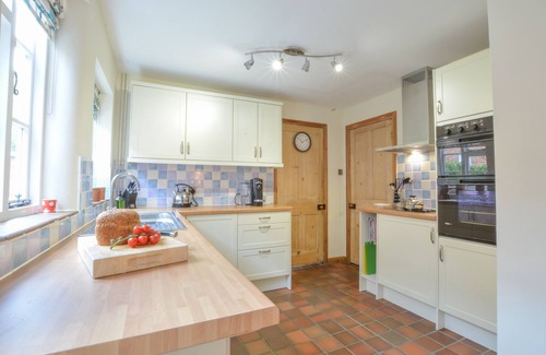 Martlesham Heath Cottage | CHAPEL COTTAGE, NEWBOURNE, pet friendly, with open fire in Woodbridge
