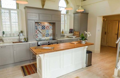 Ventnor Cottage | CHAPEL HOUSE, luxury holiday cottage, with a garden in Chale
