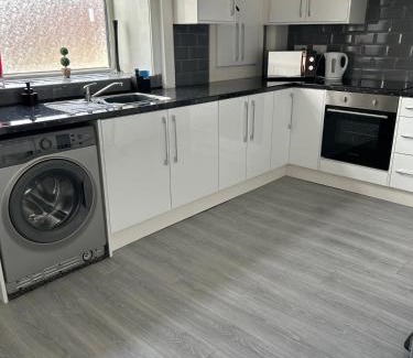 Nelson Apartment | Chapel house-M65- Hospital- parking-shops-food