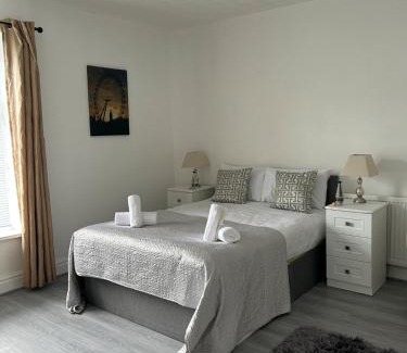 Nelson Apartment | Chapel house-M65- Hospital- parking-shops-food