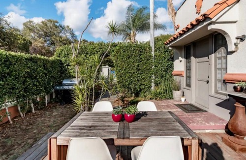 Valley Glen Apartment | Chaplin’s Garden Cottages
