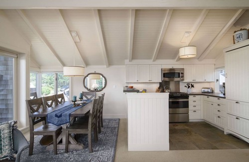 Cannon Beach House | Chapman Cove by AvantStay | Gorgeous Beach Bungalow w/Sauna