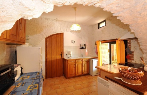 Saint-Jean-Pla-de-Corts House | Character cottage, beautiful stone vaults, swimming pool