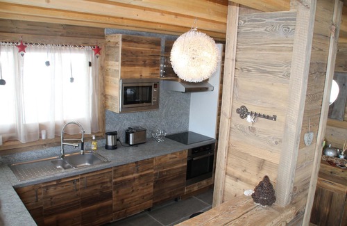 Les Claux Ski Chalet | Character chalet, at the foot of the slopes, sleeps 8.