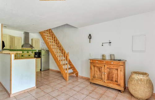 Fabrezan House | Character gite with swimming pool, surrounded by vineyards, 30 min drive from the Mediterranean coast.