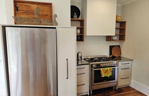 Frankton House | Character home in inner city, Awesome location near FMG Stadium and Seddon Park