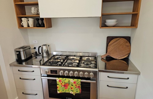 Frankton House | Character home in inner city, Awesome location near FMG Stadium and Seddon Park