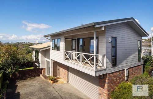 Kohimarama House | Character home with valley views