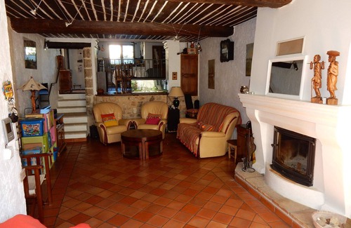 Pertuis House | Character house, intramural, close to amenities, festivals