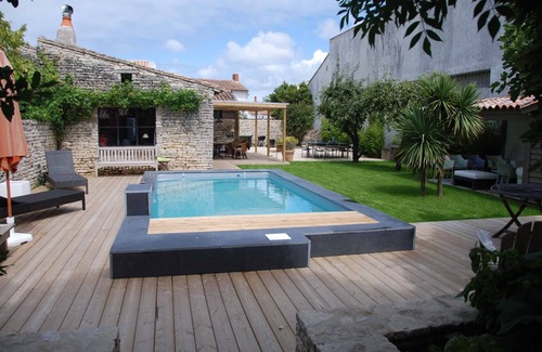Ars-en-Re House | character house with private garden and swimming pool parking