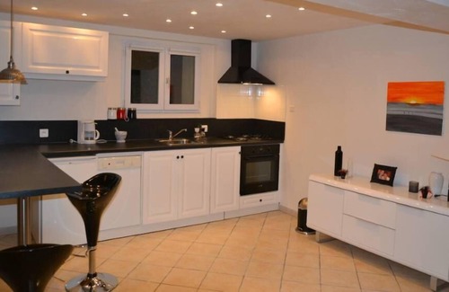 Le Teil Apartment | Character house with pool and exceptional views