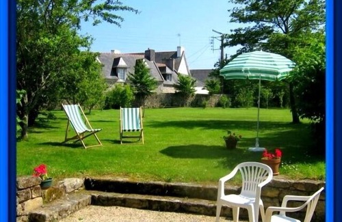 Loctudy Cottage | Character stone cottage in the village of Loctudy, enclosed garden