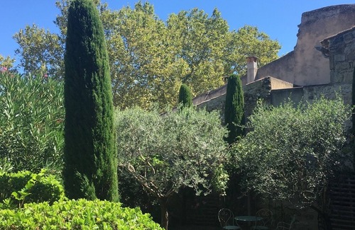 Cucuron House | Character village house with Italian garden
