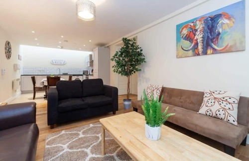 Ferndale Apartment | Characterful 2 Bedroom Apartment in Brixton