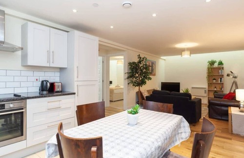 Ferndale Apartment | Characterful 2 Bedroom Apartment in Brixton