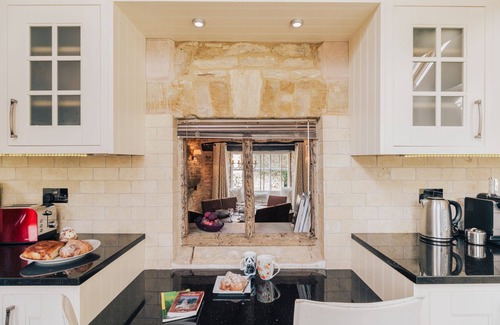 Kingham Cottage | Characterful and quaint dog friendly - Ringers Cottage