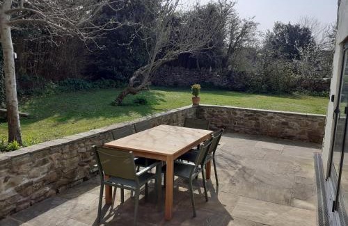 Backwell House | Characterful Cottage adjacent to an Orchard