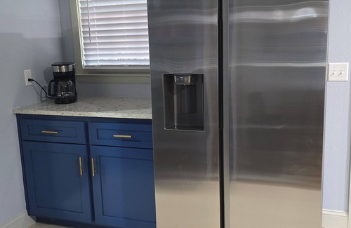 Tifton House | Charge the car! π,WiFi πΆ, and close to Tift Regional Medical center. Midterm