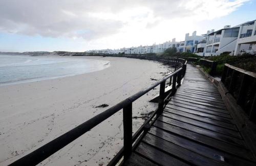 Paradise Beach House | Charis to Theo - Relax in Style at this 3-Bedroomed Langebaan Holiday House
