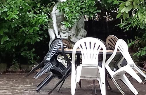 Marcinelle Apartment | Charleroi Marcinelle 2 à 4 personnes jardins de la fontaine qui bout parking gratuit