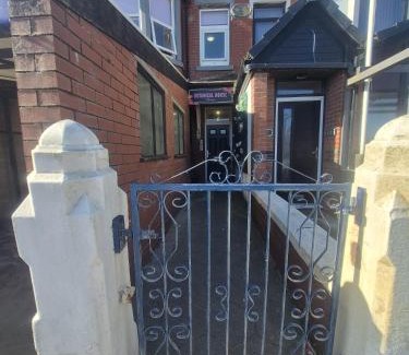 Thornton-Cleveleys Apartment | Charles Alexander Short Stay - Botanical House