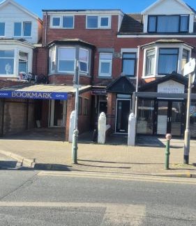 Thornton-Cleveleys Apartment | Charles Alexander Short Stay - Botanical House
