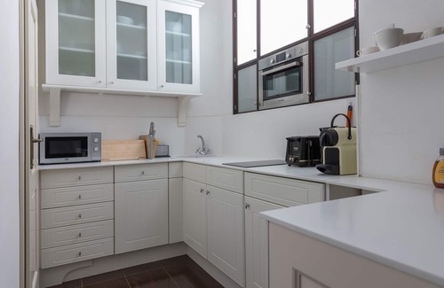 Mala Strana House | Charles Bridge flat I Soundproof I Beautifully furnished I LIFT
