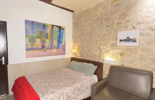 Arsenal Apartment | Charles V Flat Ground Floor