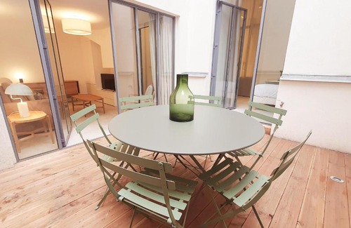 Arsenal Apartment | Charles V