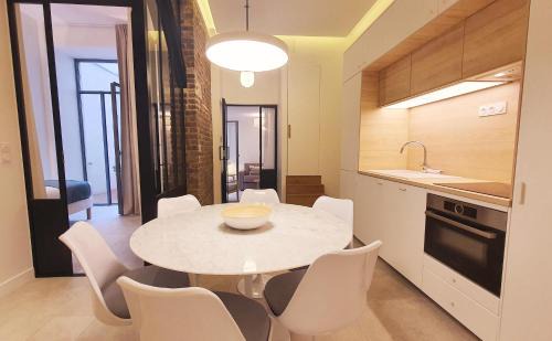 Arsenal Apartment | Charles V