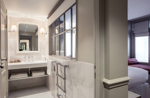Arsenal Hotel | Charles V