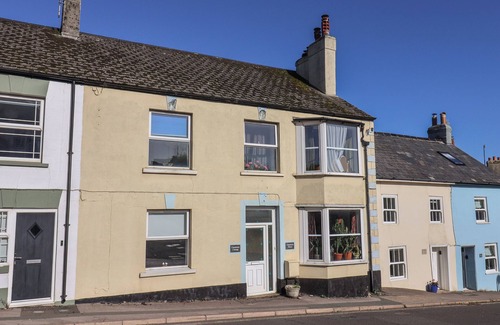 Charmouth Cottage | CHARLESTON COTTAGE, pet friendly, with a garden in Charmouth