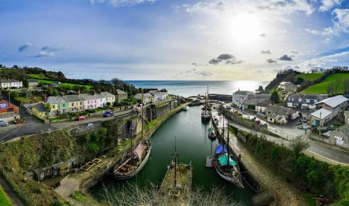 Charlestown House | Charlestown cottage, Woodburner, Gardens & Parking