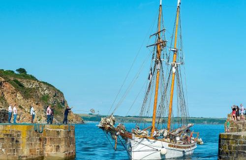 Charlestown House | Charlestown cottage, Woodburner, Gardens & Parking