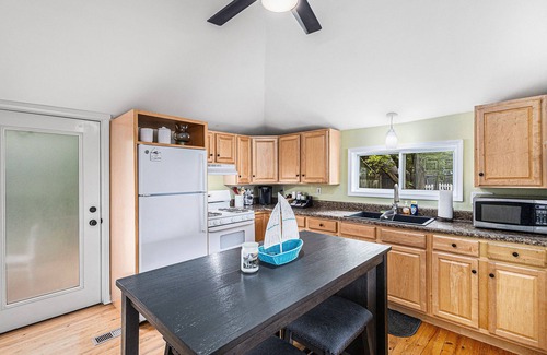 Charlevoix House | Charlevoix, Gorgeous Fall Colors, Privacy, Walk to Town, Quiet!