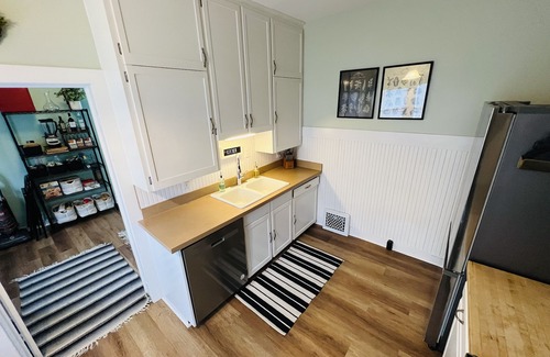 Charlevoix House | Charlevoix Harbor & Shopping 1 Block Away/4BR/Private Driveway/Boat Rental
