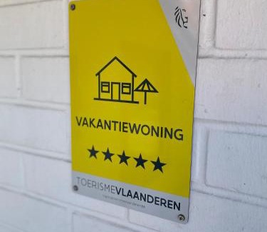 De Haan House | Charlie & Chloé’s beachcondo *