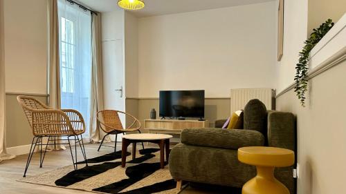 Nevers Apartment | Charlie Green
