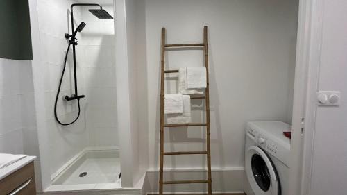 Nevers Apartment | Charlie Green