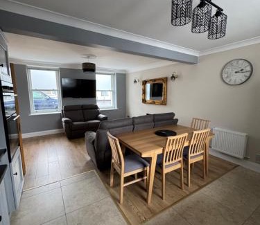Dungloe House | Charlie Óg's Bridge House