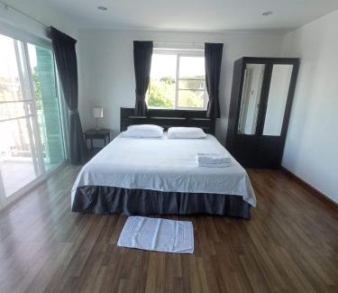 Rawai Bed & Breakfast | Charlie's Angels Hotel Restaurant