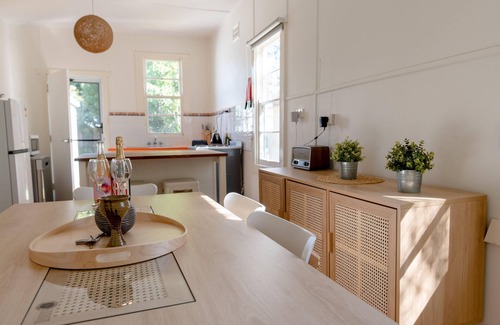 Byron Bay House | Charlies - Self contained 3 bedroom home in heart of Byron Bay. Pet Friendly.