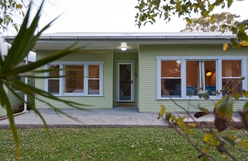 Byron Bay House | Charlies - Self contained 3 bedroom home in heart of Byron Bay. Pet Friendly.