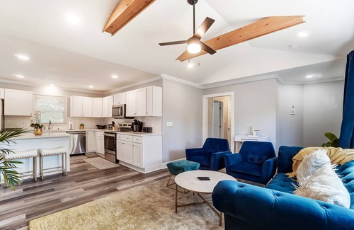 Starmount House | Charlotte 3BR Getaway | Hot Tub Mini Golf Pet-Friendly Fire Pit