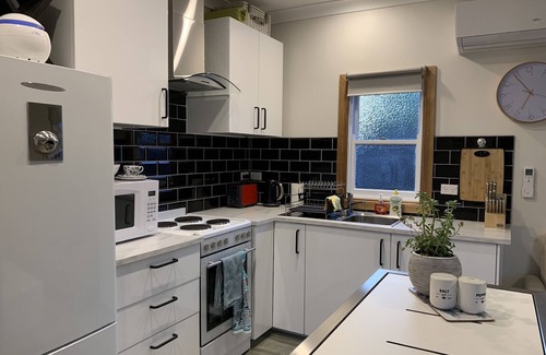Ettalong Beach Cottage | Charlottes Cottage - Heart of Ettalong beach