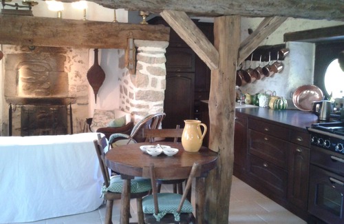 Saint-Molf House | Charm and stonework for the festive season