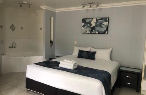Bundaberg West Hotel | Charm City Motel