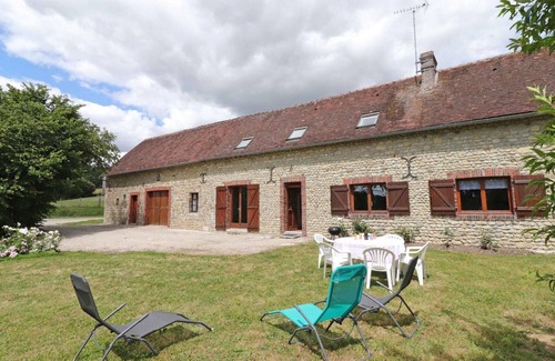 Saint-Germain-de-Martigny Cottage | Charming Independent Cottage with Garden, Pet-Friendly, Near Hiking Trails and Leisure Activities